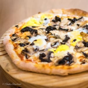Ricciotti Pizza Pasta Grill: 9” Al Tartufo Pizza